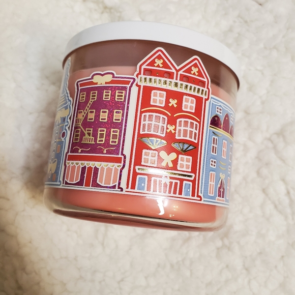Bath & Body Works 3 Wick Winter Candles - NEW - Picture 5 of 14